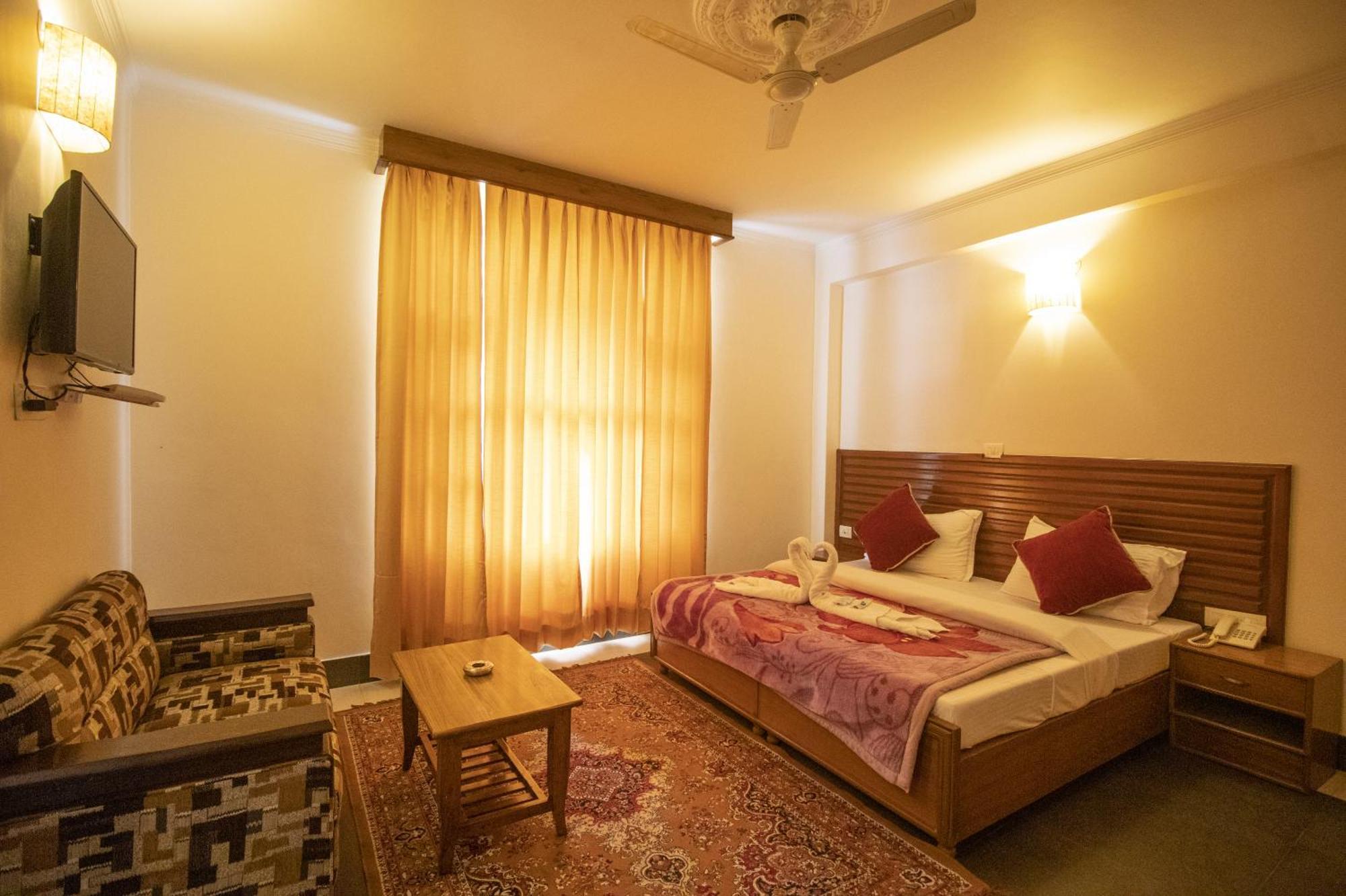 Wow Stayz2 Hotel The Lodge Dharamshala Exterior foto